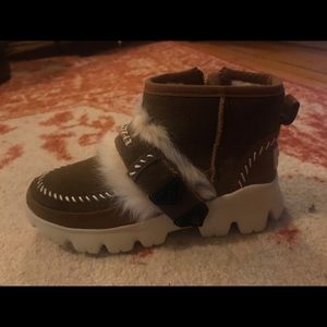 NEW IN BOX uggs short “punk” fluff ankle boot.